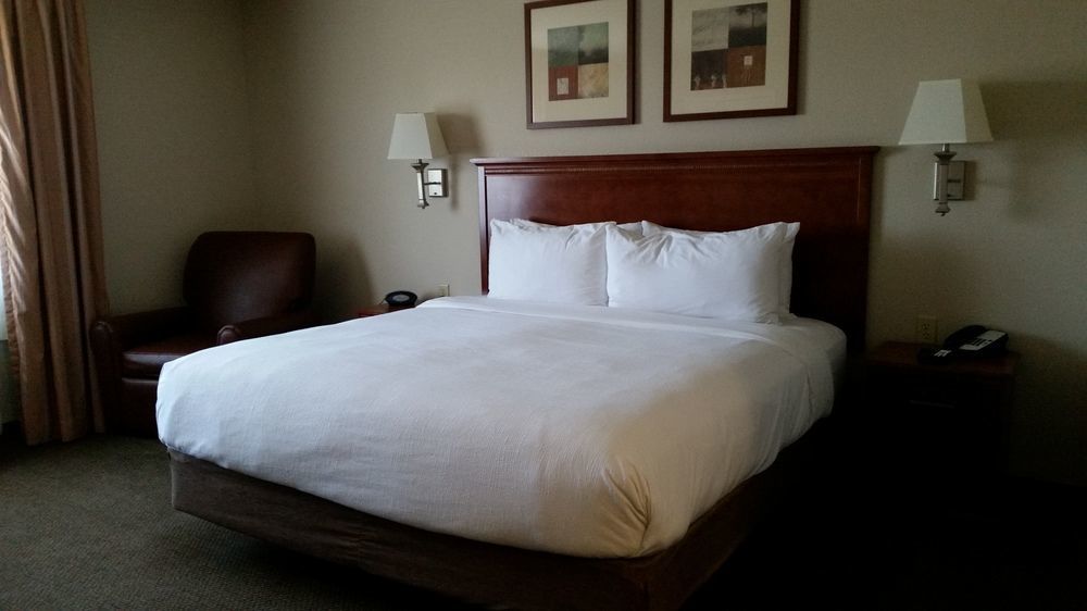 แคนเดิลวูด สวีท ยิลเลตต์ Hotel ภายนอก รูปภาพ