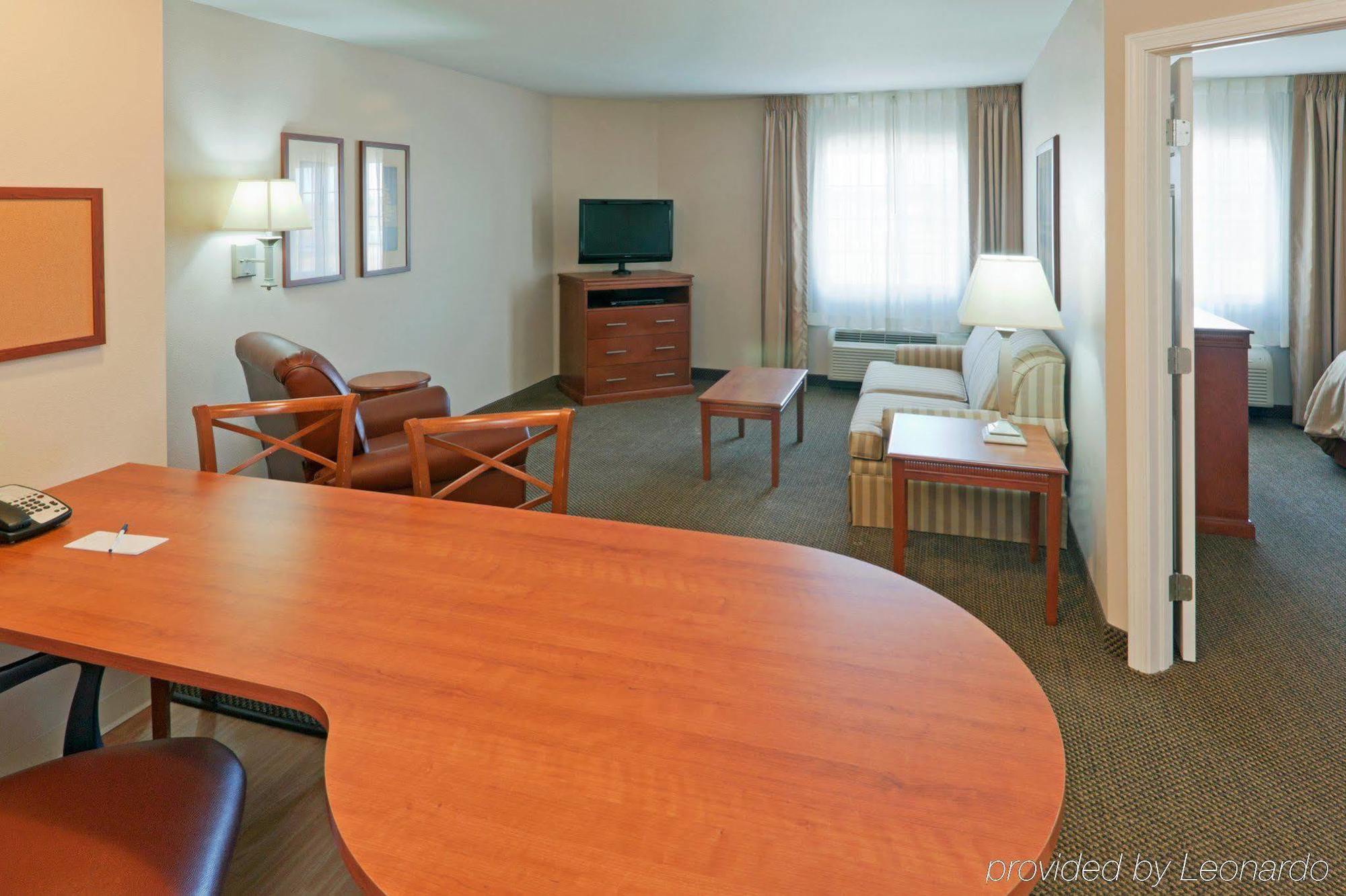 แคนเดิลวูด สวีท ยิลเลตต์ Hotel ภายนอก รูปภาพ
