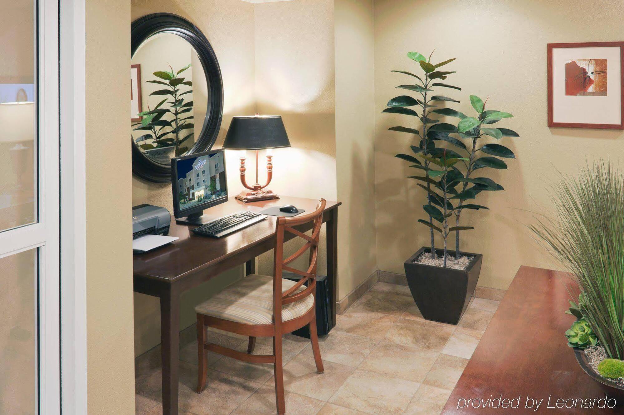 แคนเดิลวูด สวีท ยิลเลตต์ Hotel ภายนอก รูปภาพ