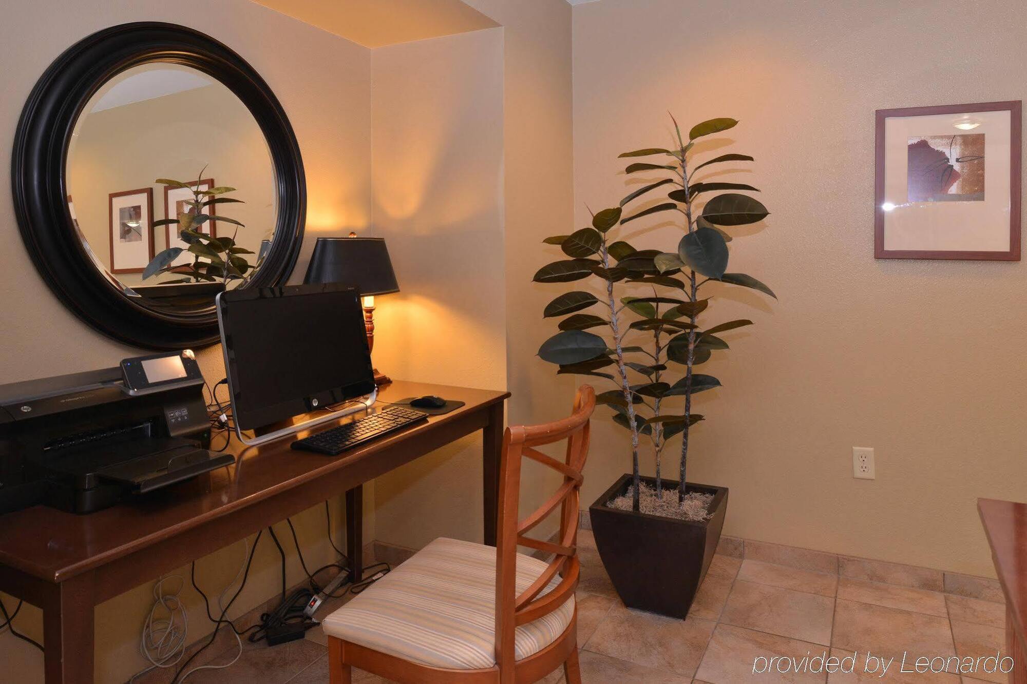 แคนเดิลวูด สวีท ยิลเลตต์ Hotel ภายนอก รูปภาพ